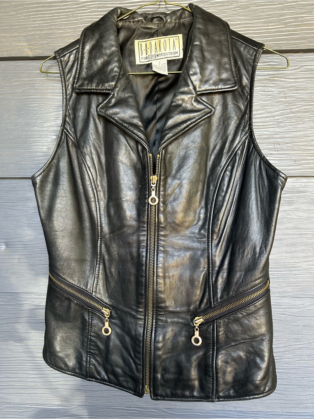 Vintage black leather vest w/zip